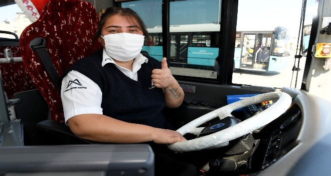 Gündüz otobüs sürüyor, akşam sanatla uğraşıyor