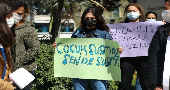 Mersin'de vatandaşlar çocuk istismarını protesto etti