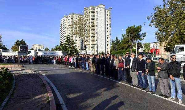 Adana'da 10 Bin Kişilik 'Ata'ya Saygı Zinciri'!