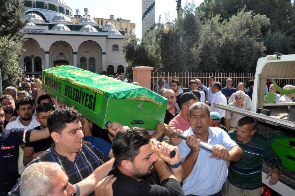 Aliağa'da Rafinerideki Patlamada Ölen İşçi Toprağa Verildi...