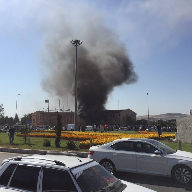 Elazığ Emniyet Müdürlüğü'ne Bomba Yüklü Araçla Saldırı