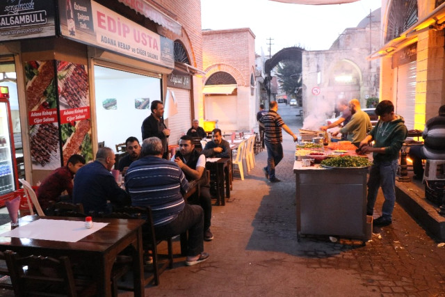 Her Pazar, Sabahın 5'inde Ciğer Yiyorlar!