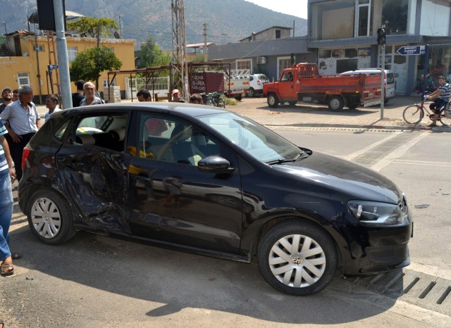 Kozan'da Trafik Kazası: 3 Yaralı!