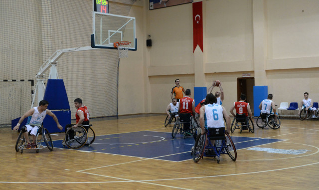 Osmangazili Basketbolcular Engel Tanımıyor