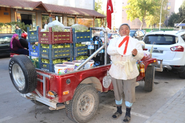 Üstü Açık Aracını Manava Dönüştürdü!